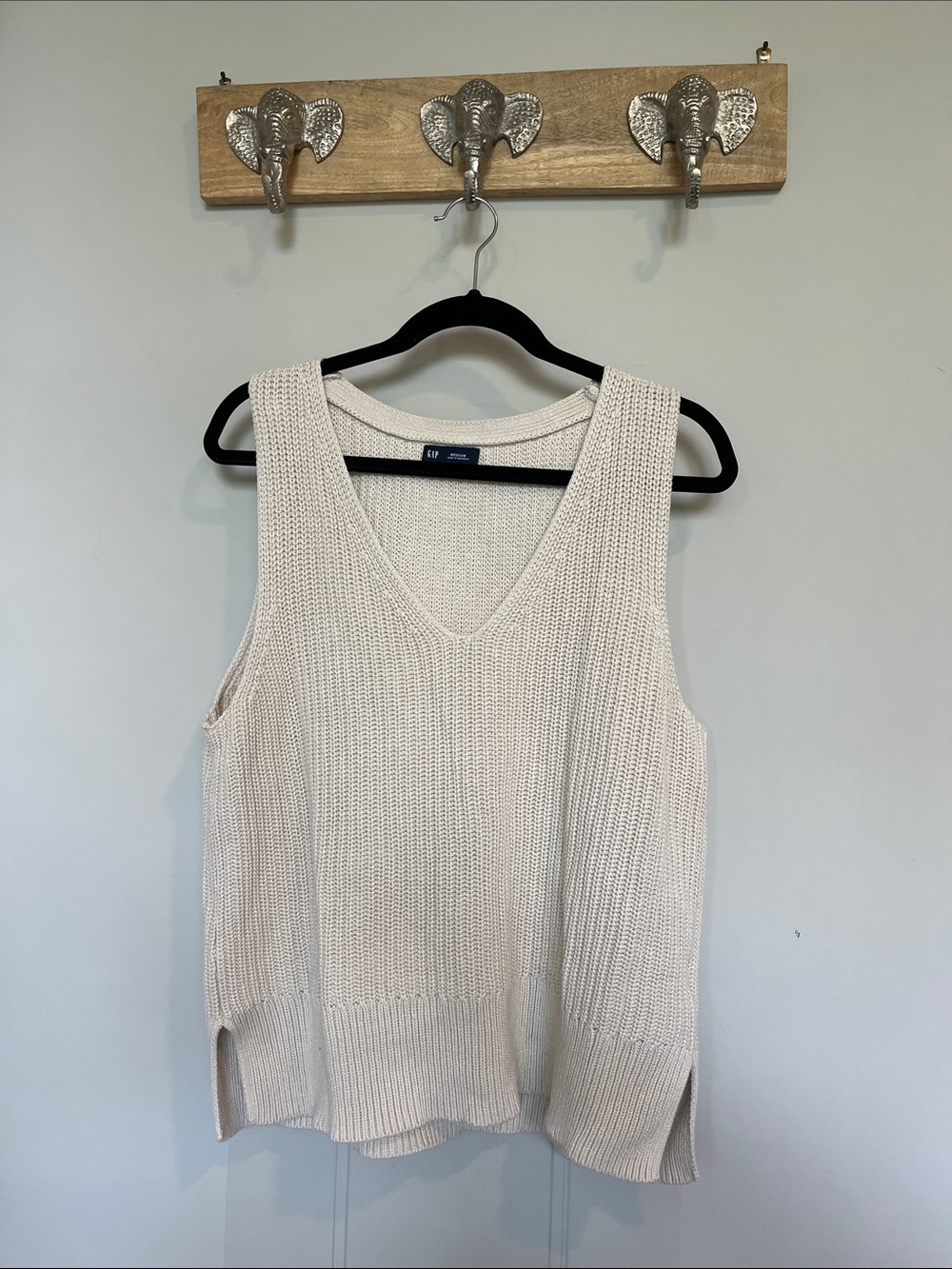GAP V-Neck Sleeveless Knit Sweater Vest